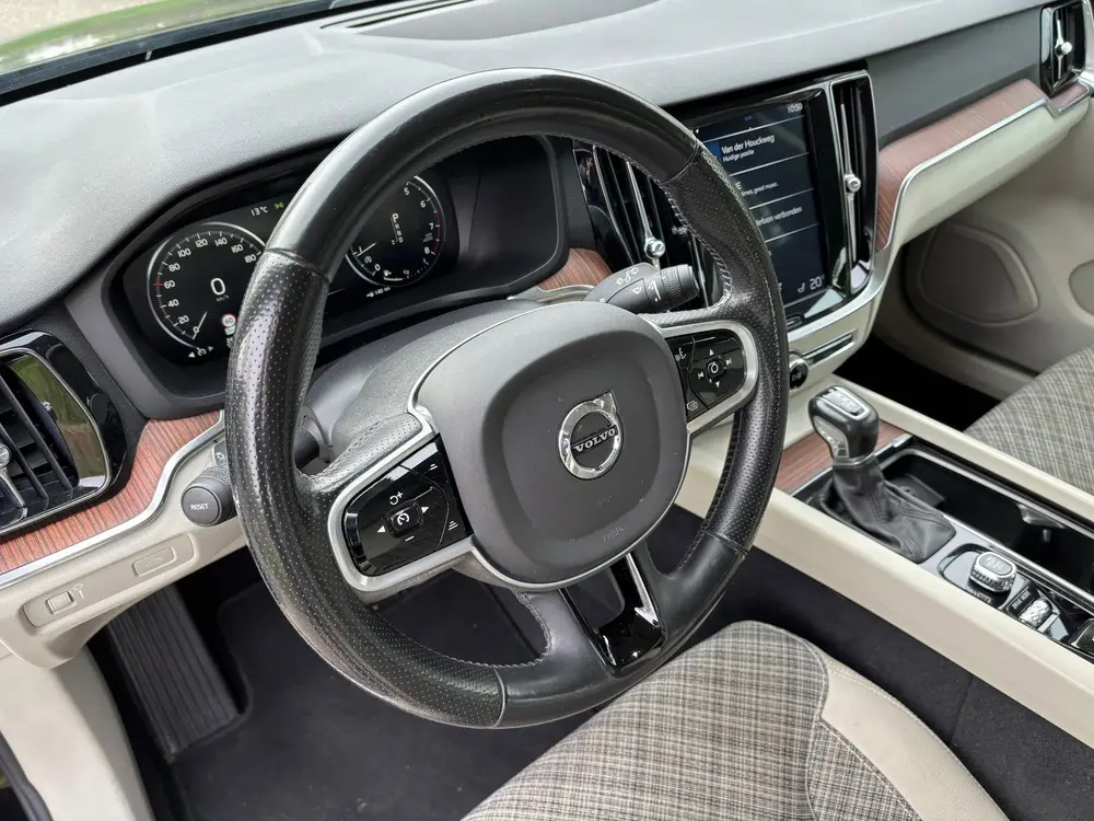 Volvo V60 2.0 T5 Momentum/Camera/Trekhaak/Pdc uit 2019, foto 9