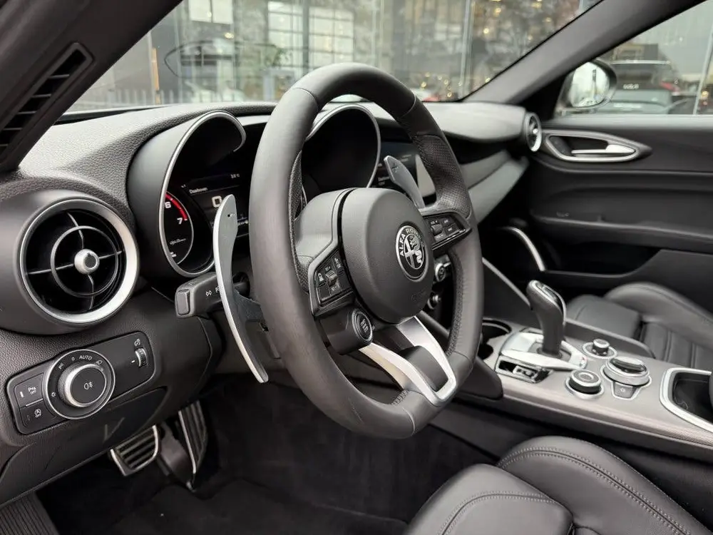 Alfa Romeo Giulia 2.0 T Q4 Veloce AWD 280PK | Panoramadak | uit 2022, foto 11