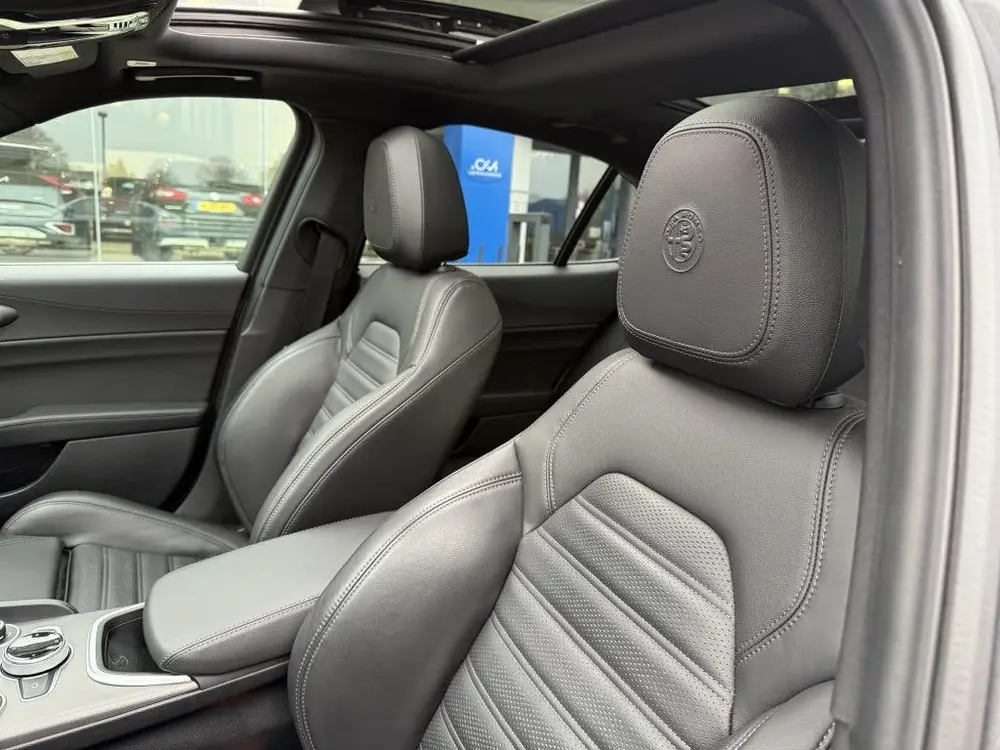 Alfa Romeo Giulia 2.0 T Q4 Veloce AWD 280PK | Panoramadak | uit 2022, foto 12
