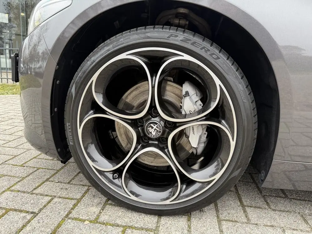 Alfa Romeo Giulia 2.0 T Q4 Veloce AWD 280PK | Panoramadak | uit 2022, foto 16