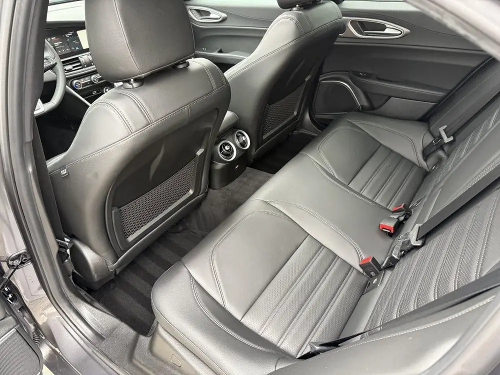Alfa Romeo Giulia 2.0 T Q4 Veloce AWD 280PK | Panoramadak | uit 2022, foto 18