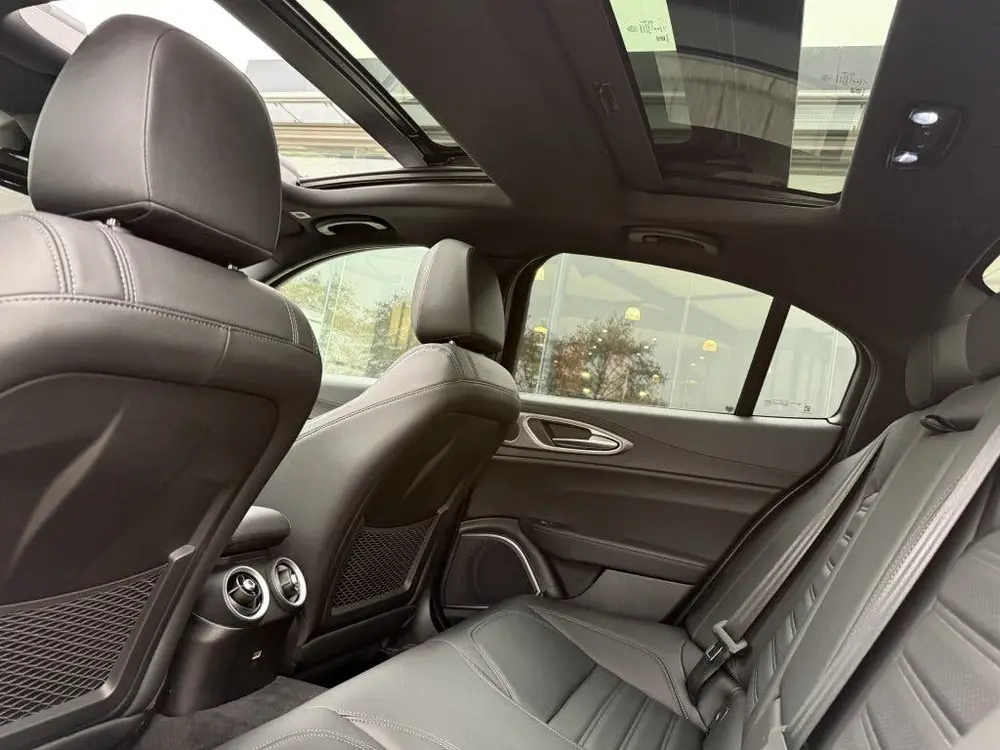 Alfa Romeo Giulia 2.0 T Q4 Veloce AWD 280PK | Panoramadak | uit 2022, foto 19