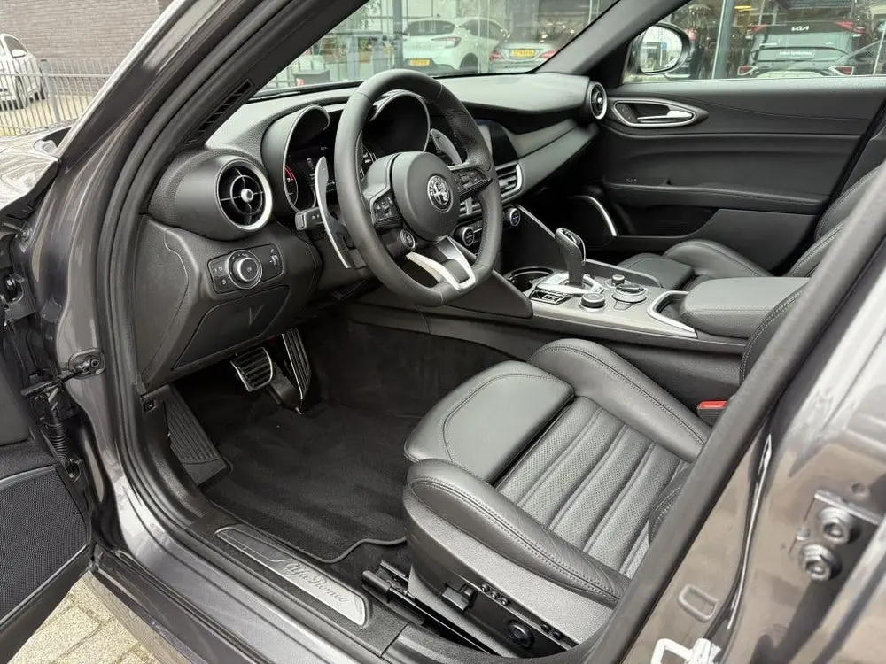 Alfa Romeo Giulia 2.0 T Q4 Veloce AWD 280PK | Panoramadak | uit 2022, foto 2
