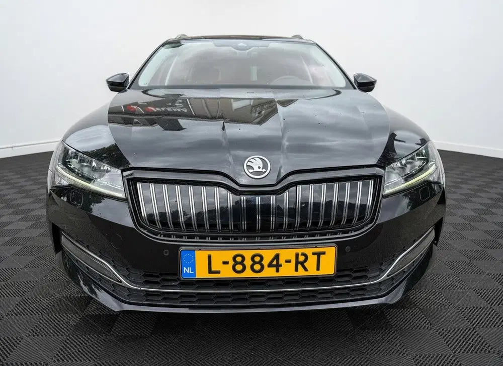 Skoda Superb iV PHEV Upgrade Bus. Edition+ SOH 95% uit 2021, foto 16