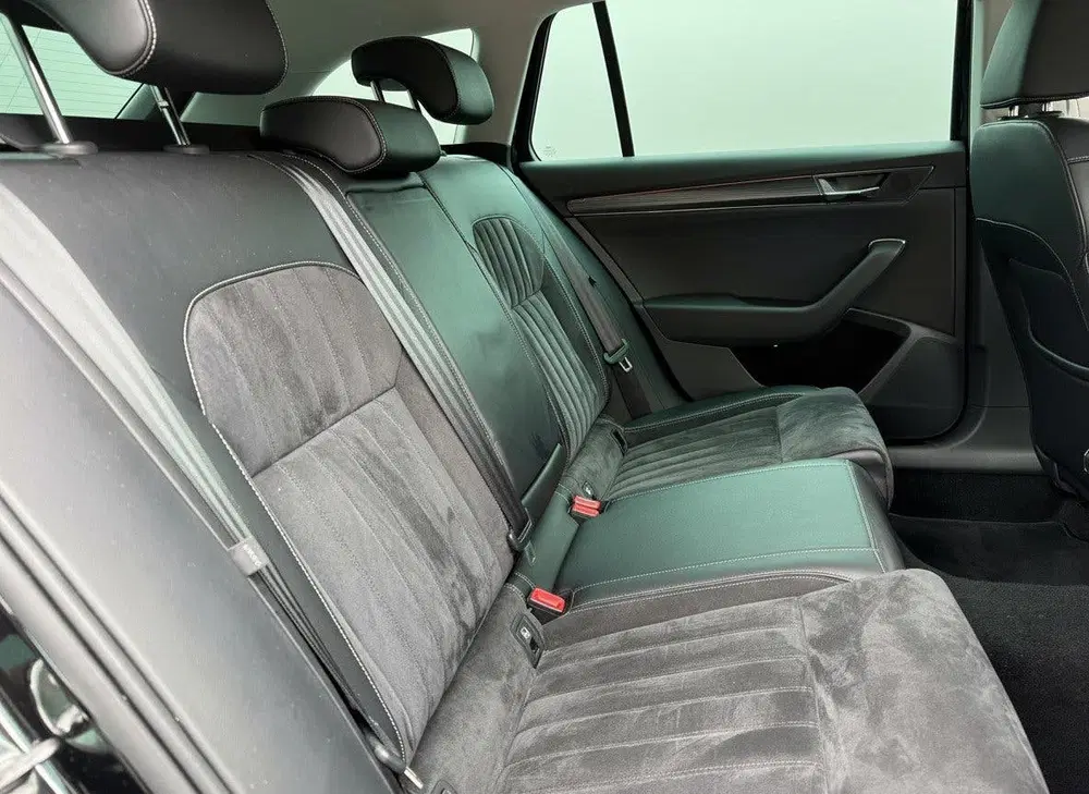 Skoda Superb iV PHEV Upgrade Bus. Edition+ SOH 95% uit 2021, foto 2