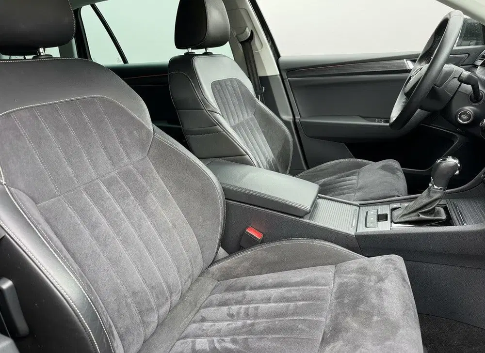 Skoda Superb iV PHEV Upgrade Bus. Edition+ SOH 95% uit 2021, foto 3