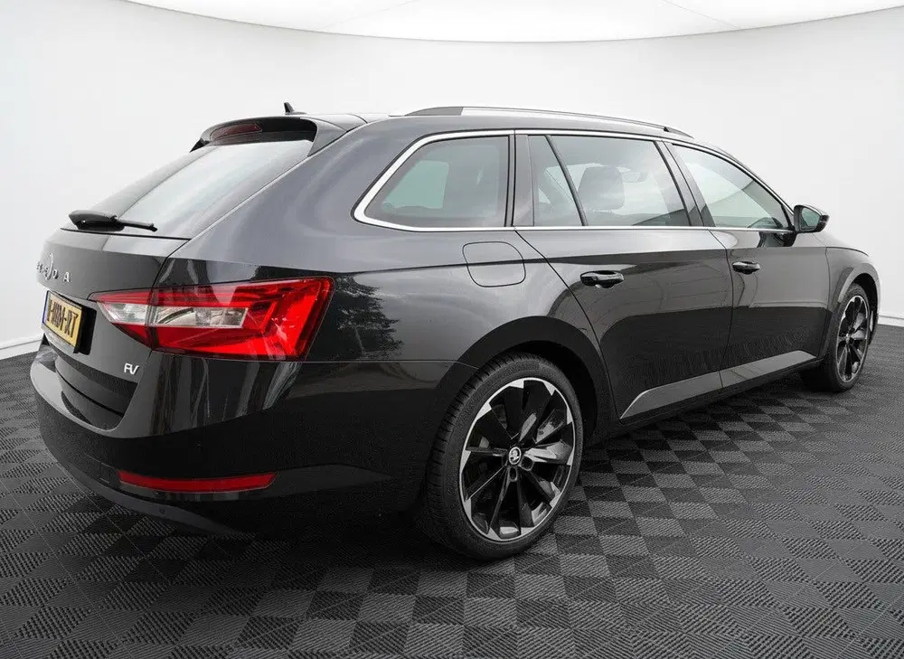 Skoda Superb iV PHEV Upgrade Bus. Edition+ SOH 95% uit 2021, foto 6
