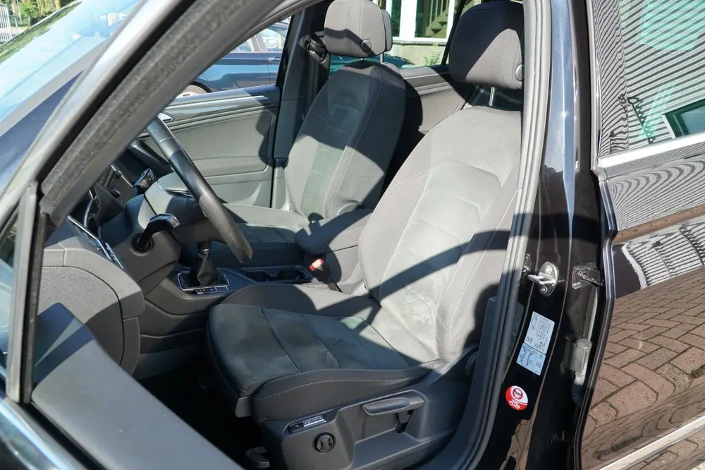 Volkswagen Tiguan 1.5 TSI 1STE EIGENAAR R-LINE PANO uit 2019, foto 20