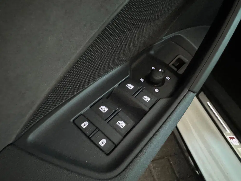 Audi A3 40 TFSI e S Line Pano uit 2021, foto 13