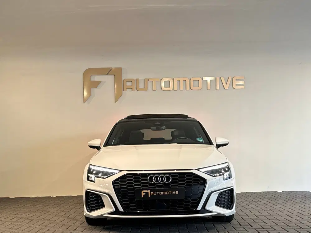 Audi A3 40 TFSI e S Line Pano uit 2021, foto 2