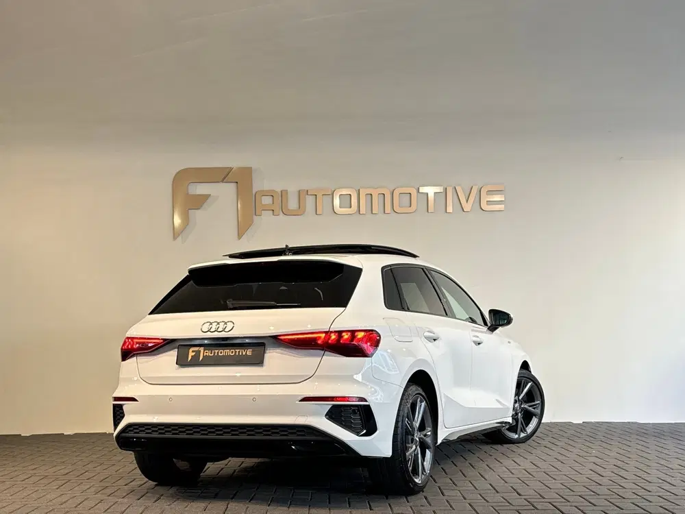 Audi A3 40 TFSI e S Line Pano uit 2021, foto 4