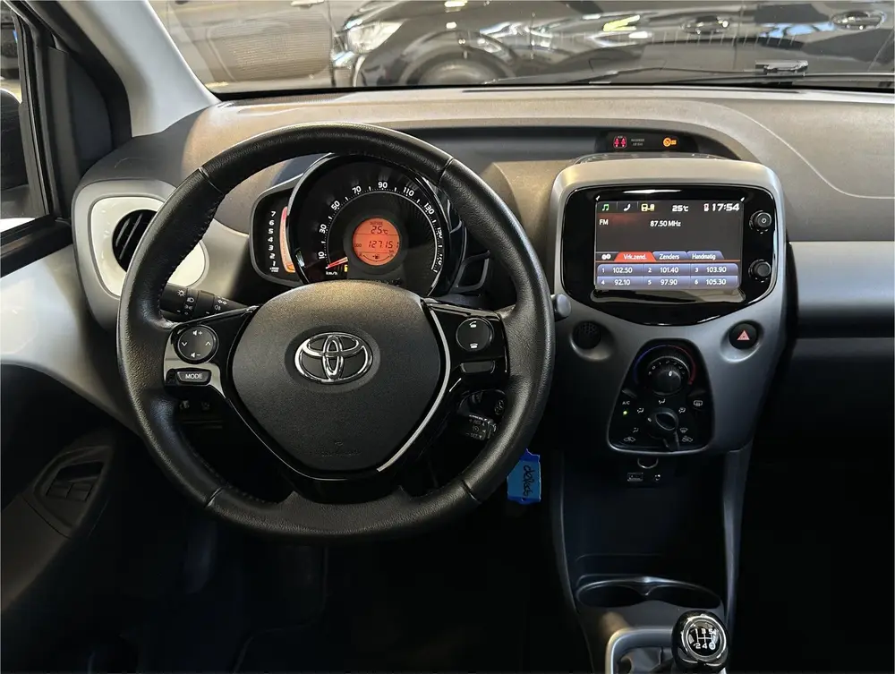 Toyota Aygo 1.0 VVT-i x-play limited | NL | 2 Eig | Camera | uit 2019, foto 18