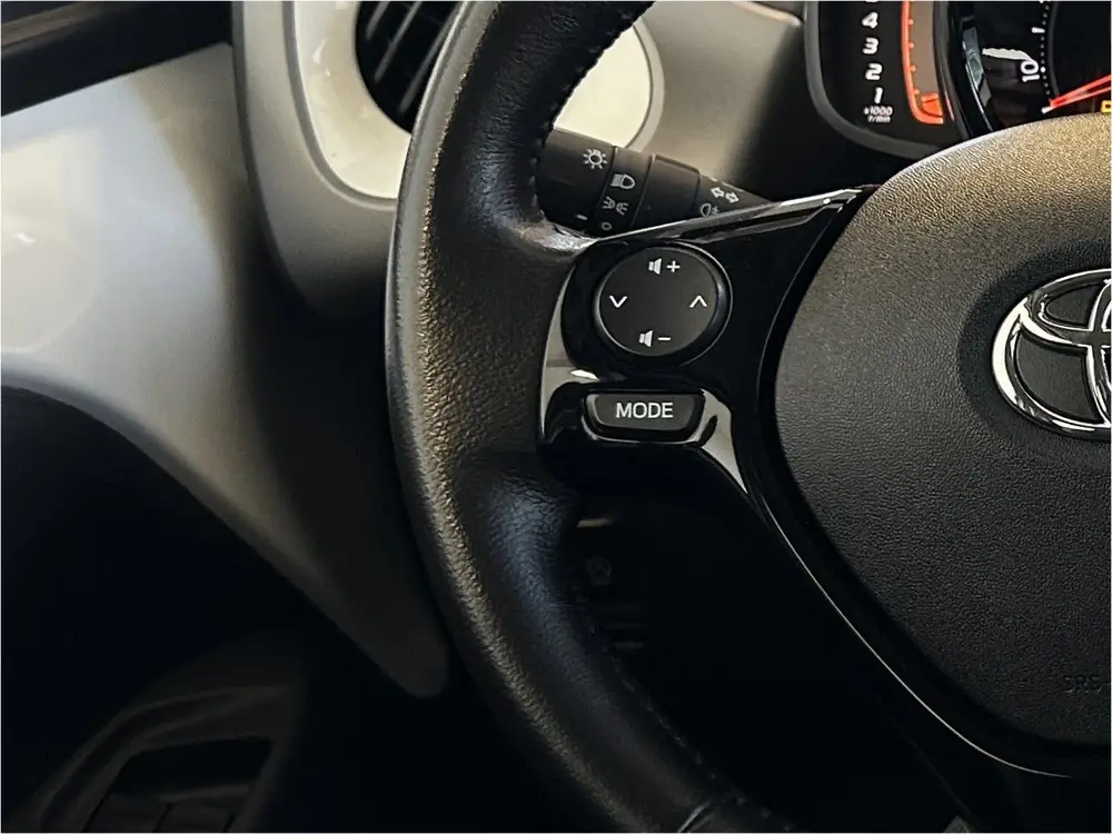 Toyota Aygo 1.0 VVT-i x-play limited | NL | 2 Eig | Camera | uit 2019, foto 20