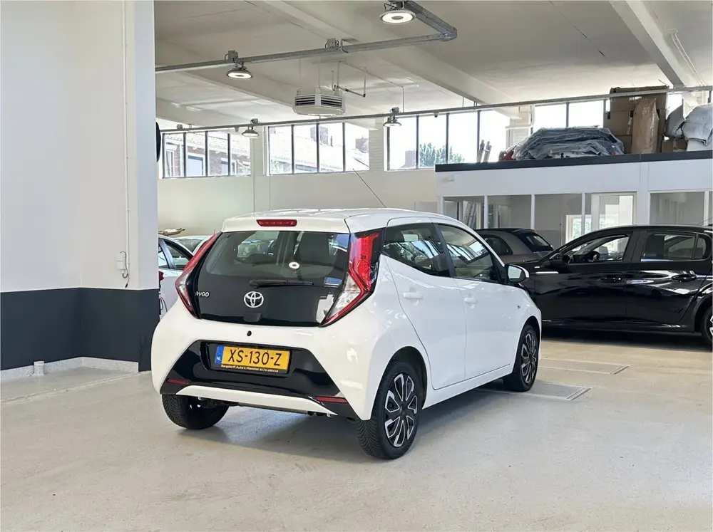 Toyota Aygo 1.0 VVT-i x-play limited | NL | 2 Eig | Camera | uit 2019, foto 5
