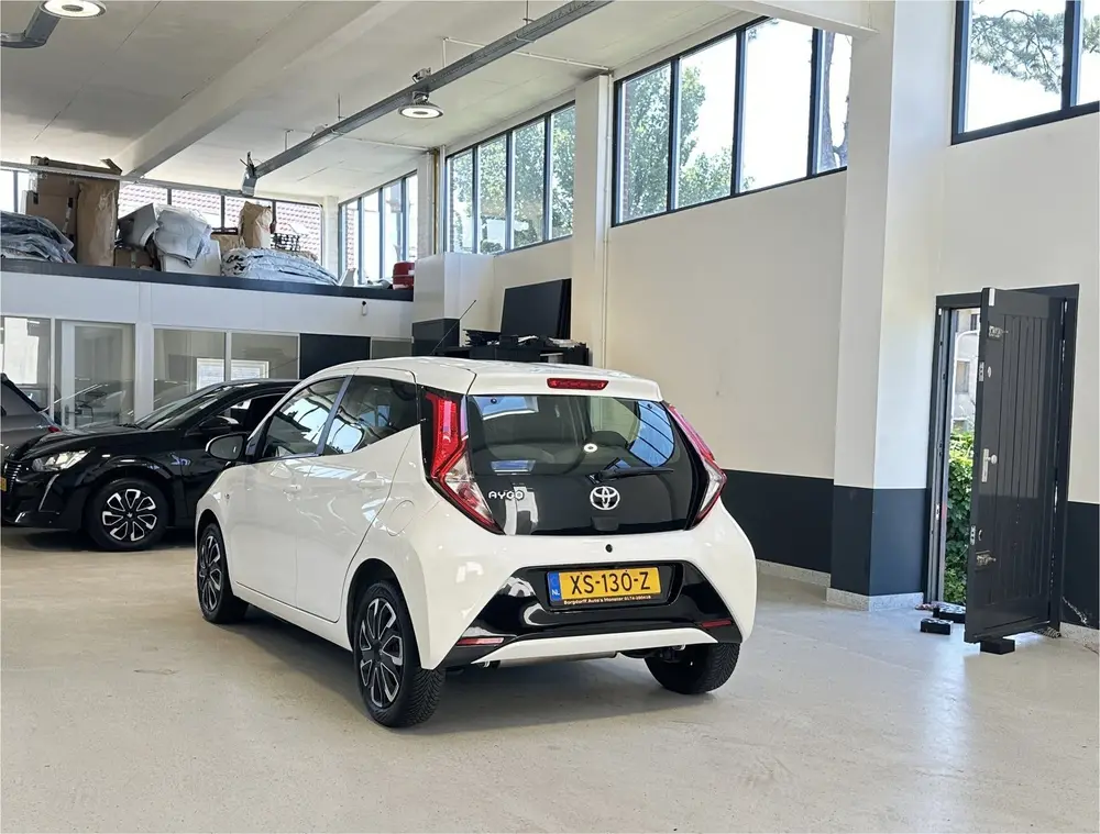 Toyota Aygo 1.0 VVT-i x-play limited | NL | 2 Eig | Camera | uit 2019, foto 6