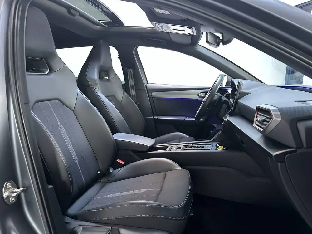 Cupra Leon 1.4 e-Hybrid 245pk VZ Business Sfeerverlichting P uit 2021, foto 2
