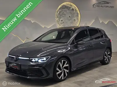 Volkswagen Golf 1.5 eTSI 3x R-Line Panorama/H&K/Keyless/IQ L uit 2022