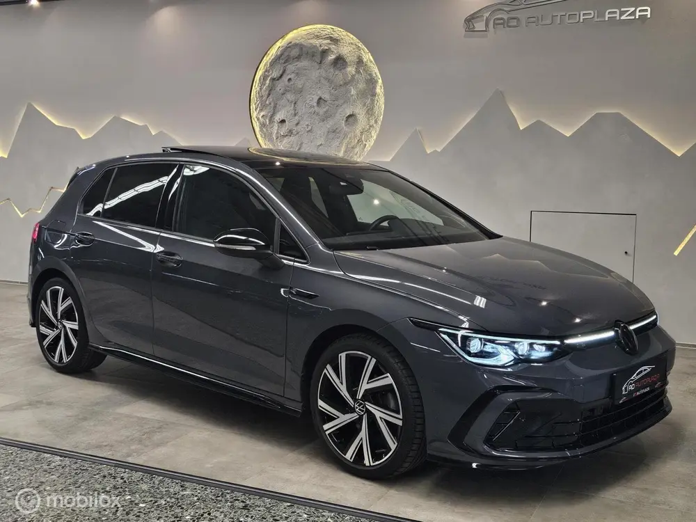 Volkswagen Golf 1.5 eTSI 3x R-Line Panorama/H&K/Keyless/IQ L uit 2022, foto 7