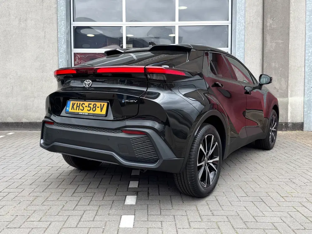 Toyota C-Hr 2.0 Plug-in Hybrid 220 Dynamic uit 2026, foto 2