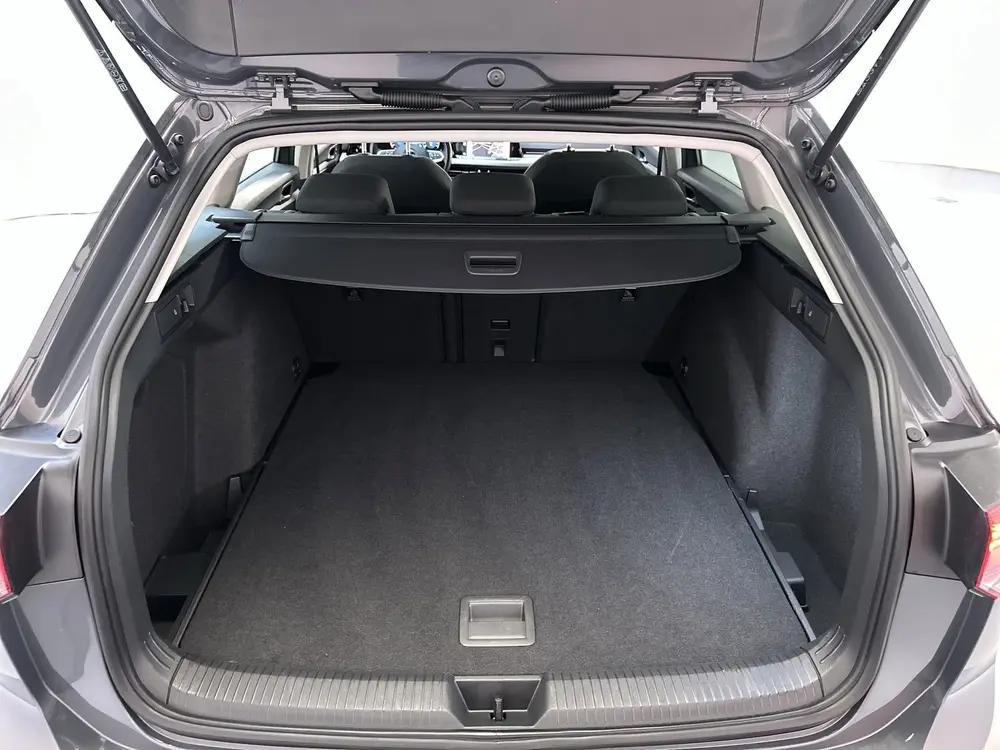 Volkswagen Golf Variant 1.0 TSI 110pk Life Sfeerverlichting uit 2022, foto 10