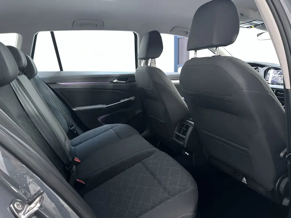 Volkswagen Golf Variant 1.0 TSI 110pk Life Sfeerverlichting uit 2022, foto 18