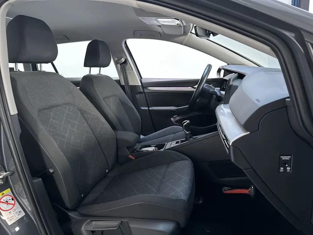 Volkswagen Golf Variant 1.0 TSI 110pk Life Sfeerverlichting uit 2022, foto 5