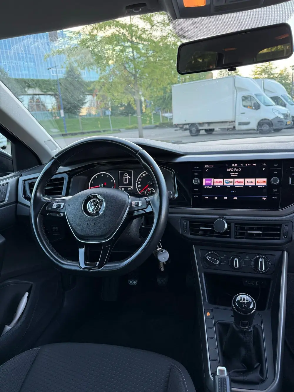 Volkswagen Polo 1.0 TSI 95pk 2019 Zwart uit 2019, foto 6