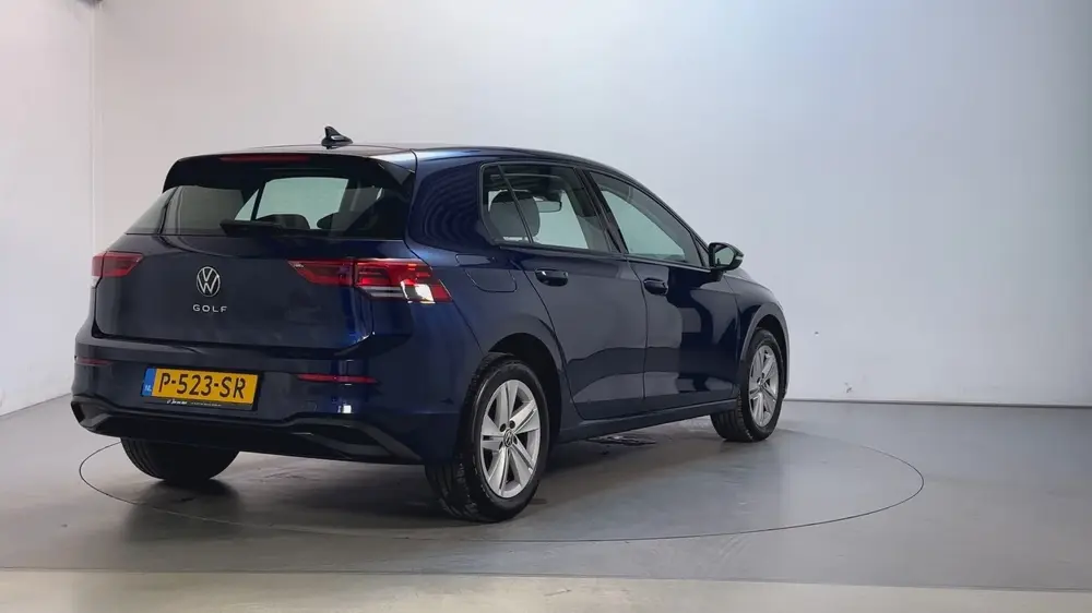 Volkswagen Golf 1.0 TSI 110pk Life Sfeerverlichting Navigati uit 2022, foto 3