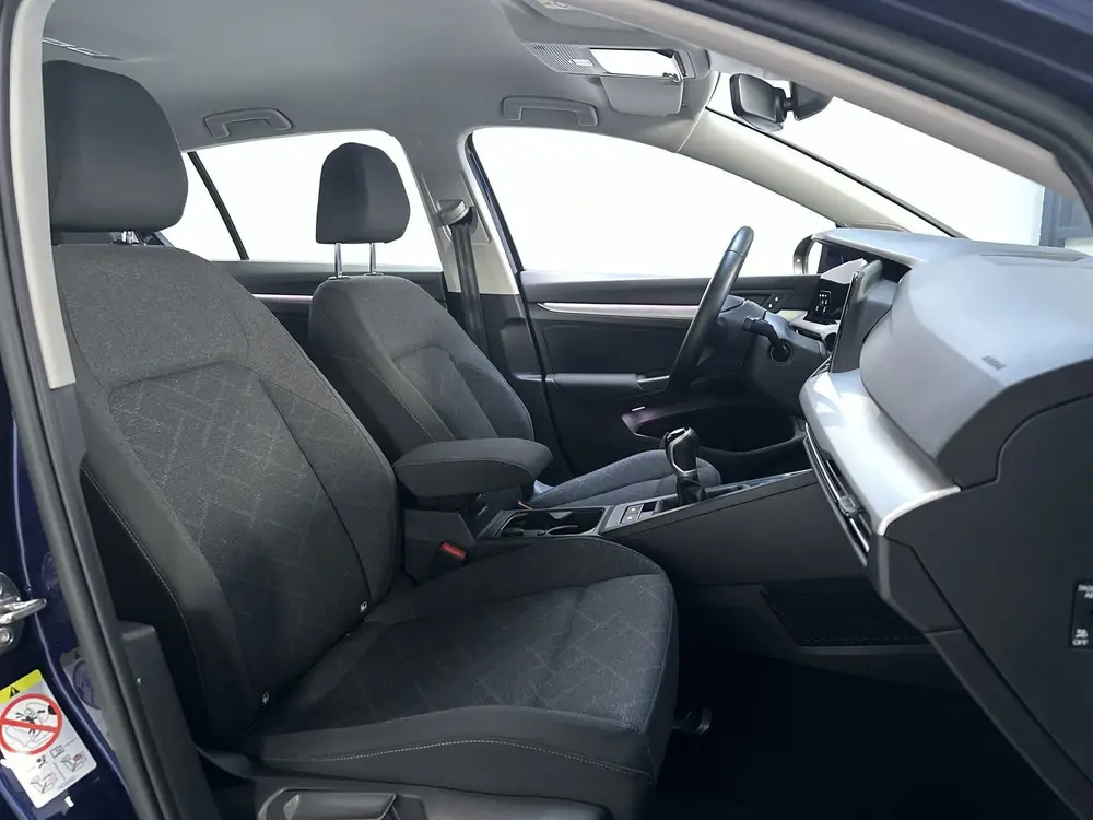 Volkswagen Golf 1.0 TSI 110pk Life Sfeerverlichting Navigati uit 2022, foto 5