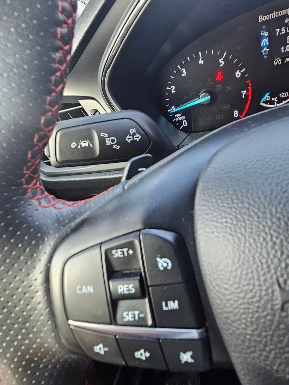 Ford Focus Wagon 1.0 EcoBoost Titanium ST-Line Business Zeer uit 2019, foto 11
