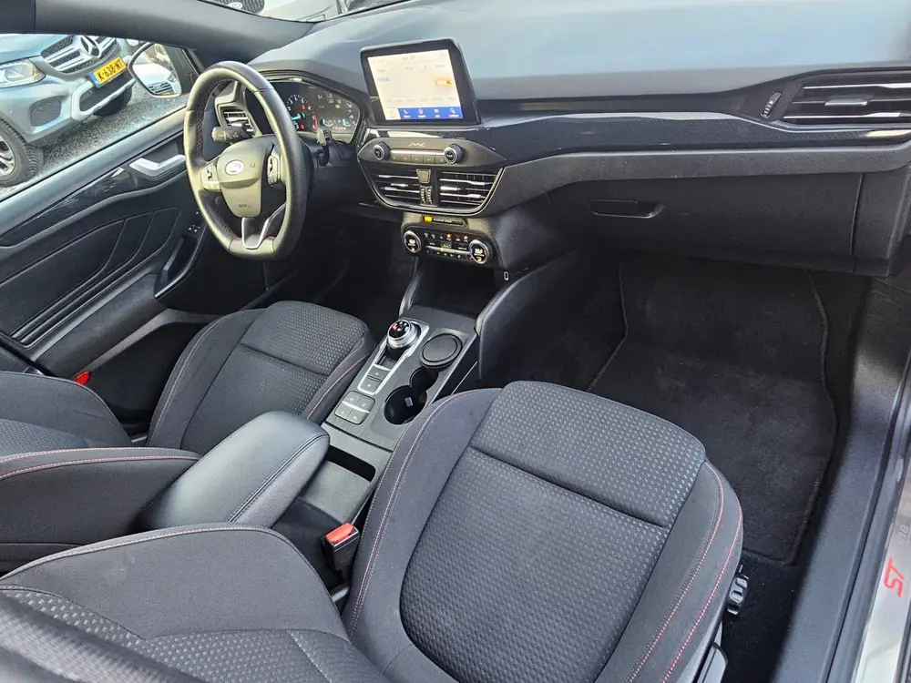 Ford Focus Wagon 1.0 EcoBoost Titanium ST-Line Business Zeer uit 2019, foto 17