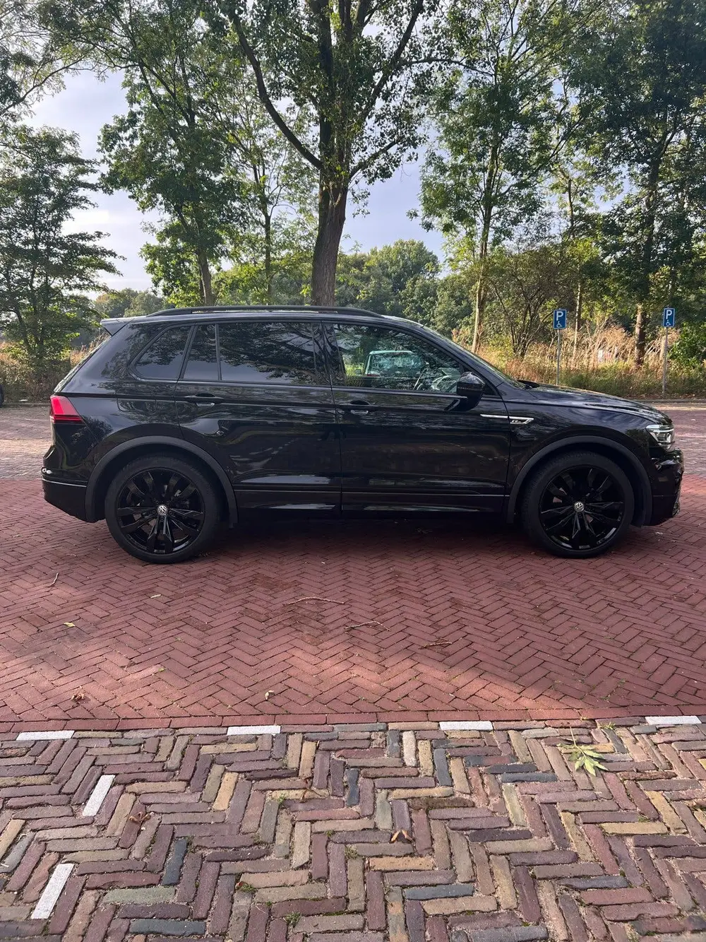 Volkswagen Tiguan 1.5 TSI ACT 150pk DSG 2020 Zwart uit 2020, foto 3