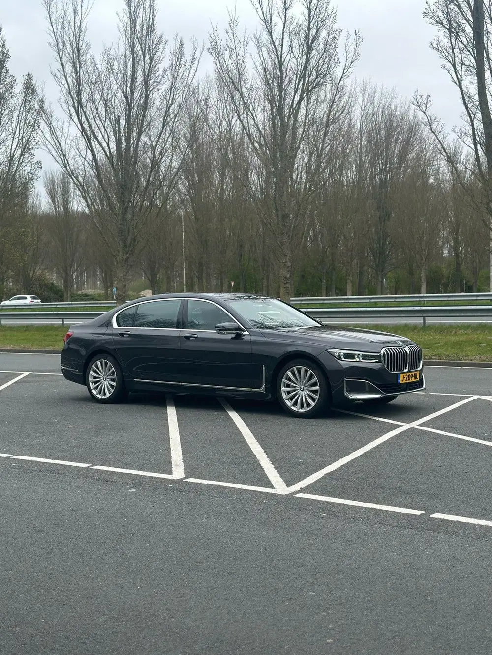 BMW 7-serie 745Le 394pk Iperformance Aut 2020 Grijs uit 2020, foto 3
