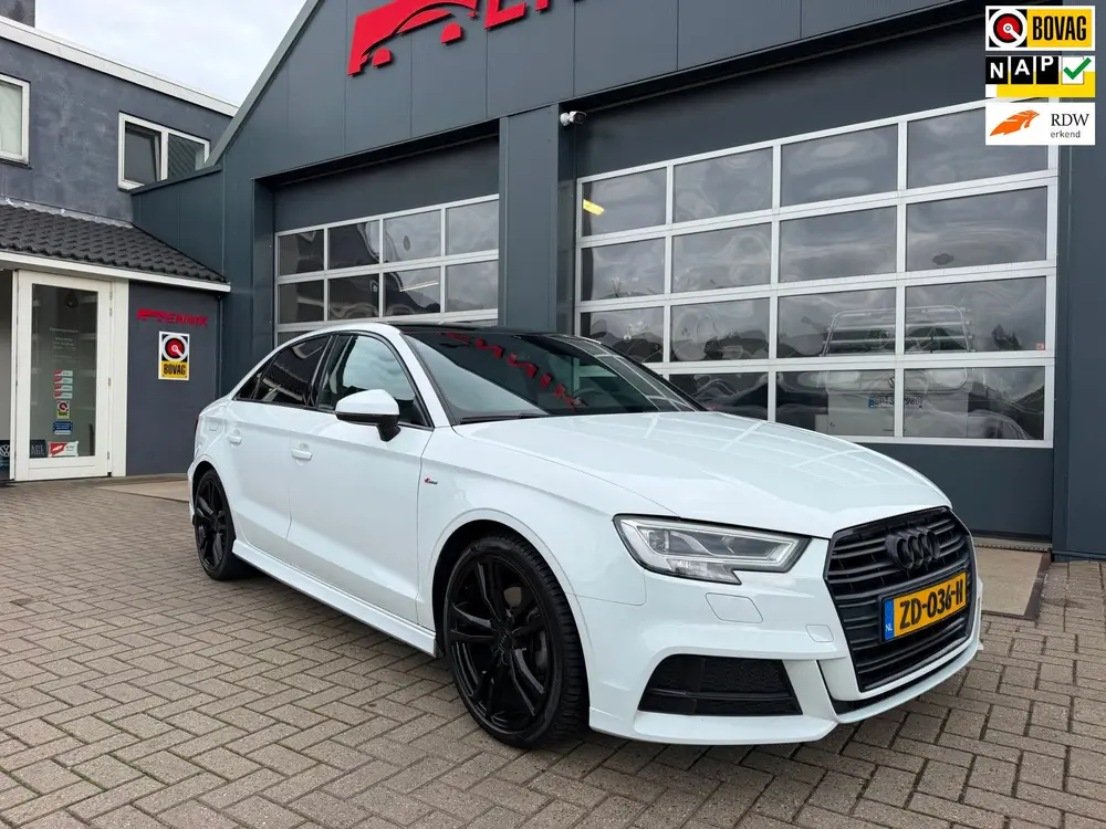 Audi A3 1.5 TFSI CoD Sport S Line Edition / Pano / uit 2019