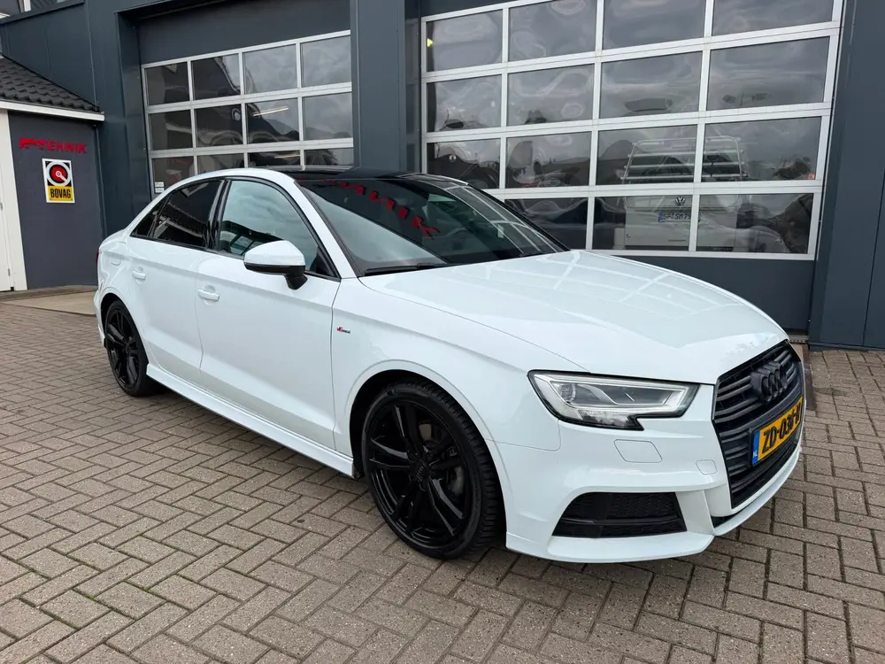 Audi A3 1.5 TFSI CoD Sport S Line Edition / Pano / uit 2019, foto 2