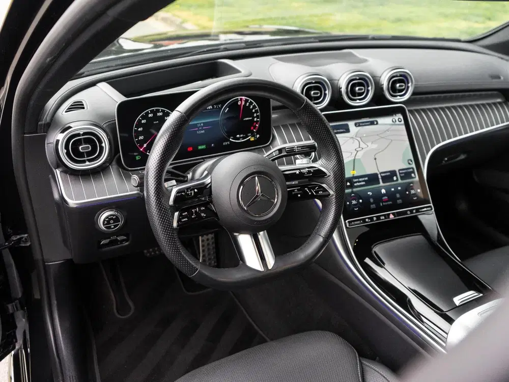 Mercedes-Benz C-Klasse 300 e AMG uit 2023, foto 3