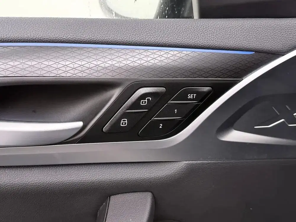 BMW iX3 Executive 80 kWh M-Sport uit 2022, foto 13