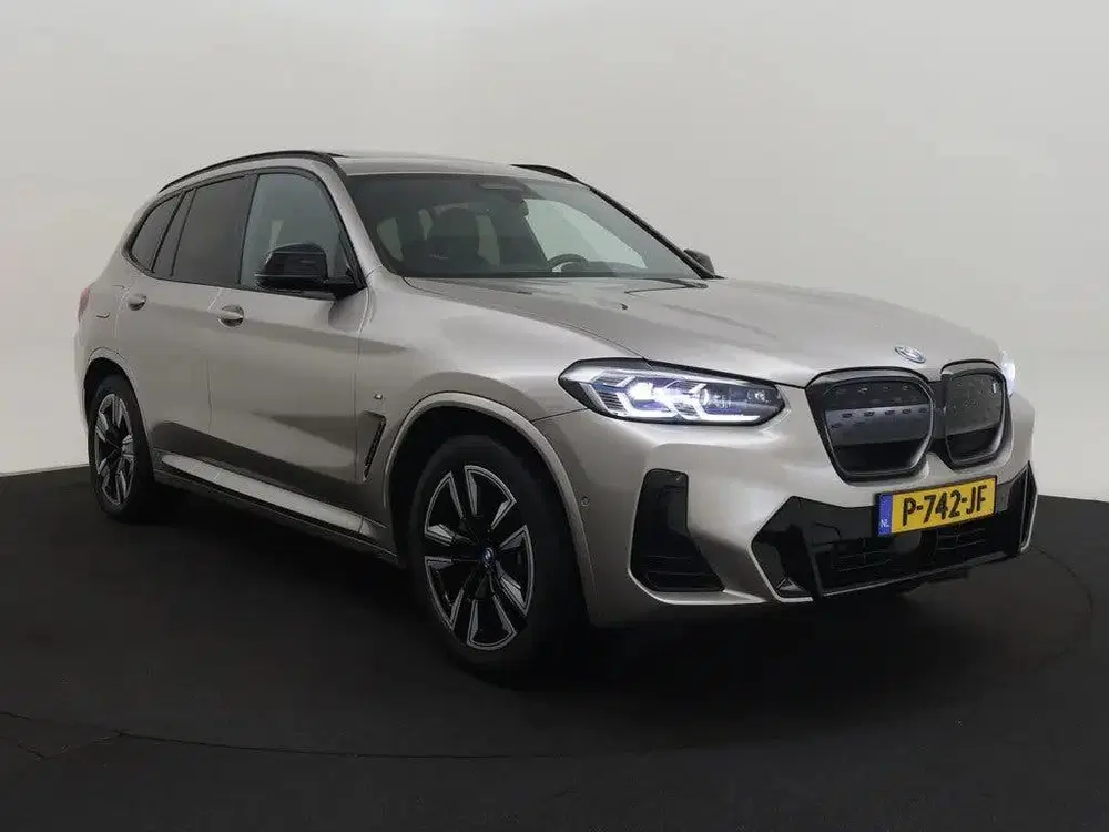 BMW iX3 Executive 80 kWh M-Sport uit 2022, foto 2