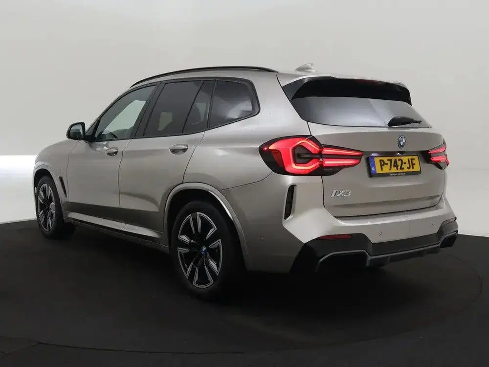 BMW iX3 Executive 80 kWh M-Sport uit 2022, foto 3