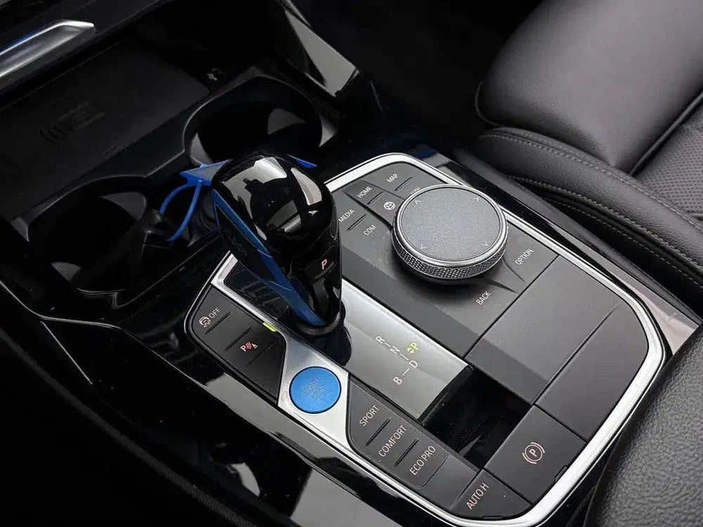 BMW iX3 Executive 80 kWh M-Sport uit 2022, foto 8