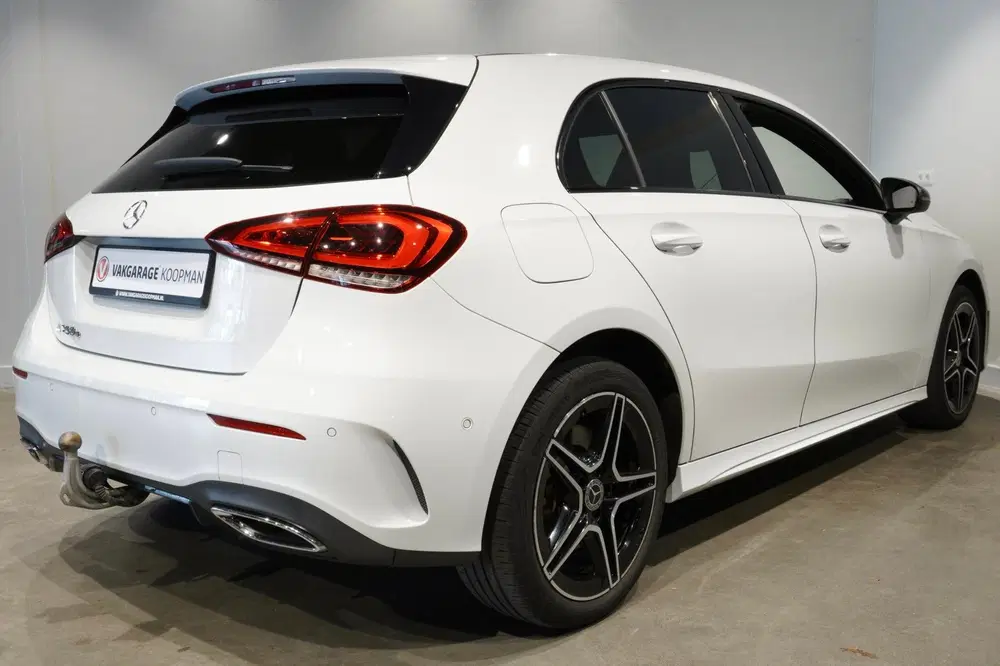 Mercedes-Benz A-Klasse 250 e AMG Night Trekhaak uit 2022, foto 2