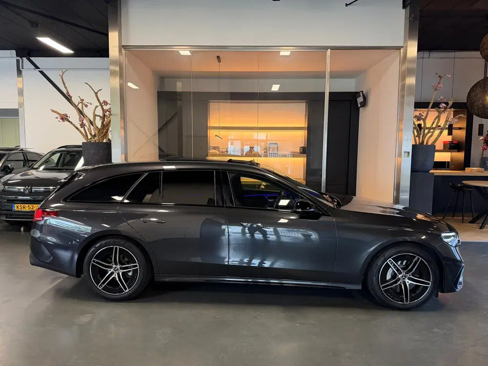 Mercedes-Benz E-Klasse 200 Amg night Panorama Sfeerve uit 2024, foto 2
