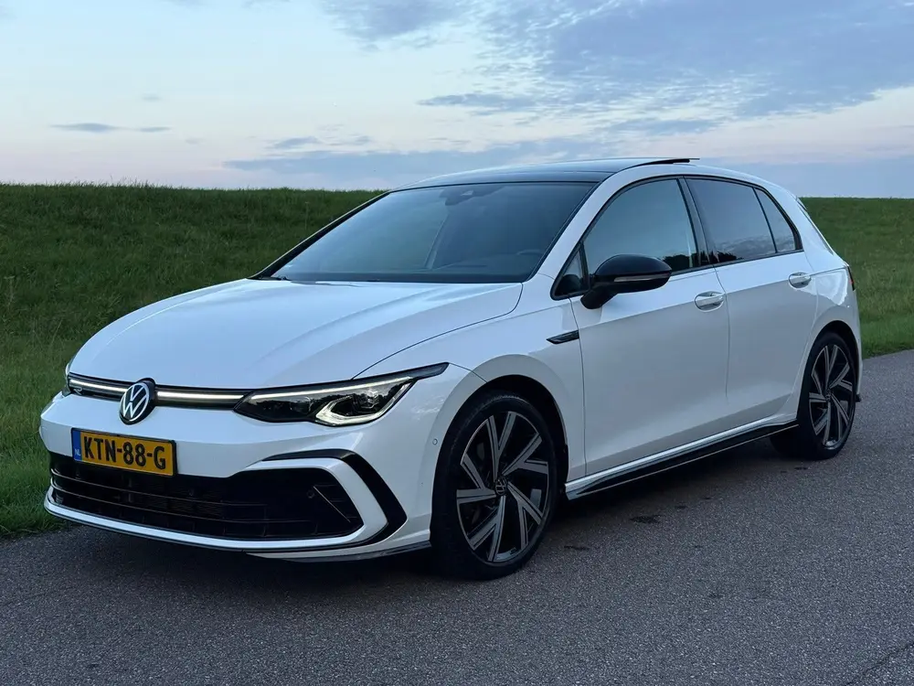 Volkswagen Golf 1.5 eTSI 3x R-Line| Pano | HuD | Matrix uit 2022
