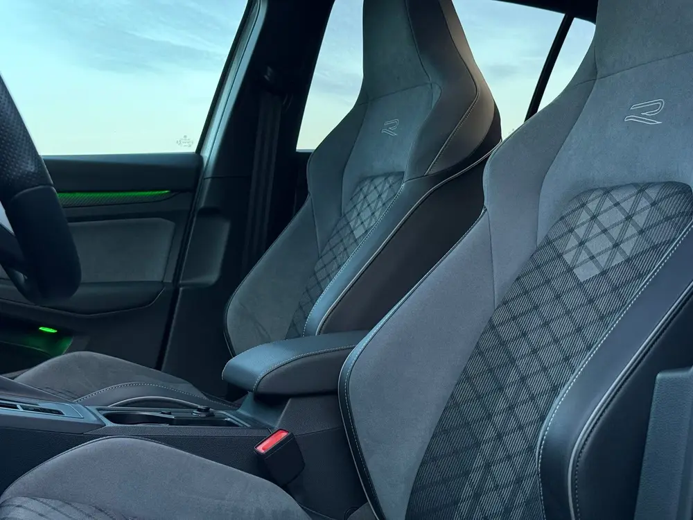 Volkswagen Golf 1.5 eTSI 3x R-Line| Pano | HuD | Matrix uit 2022, foto 16