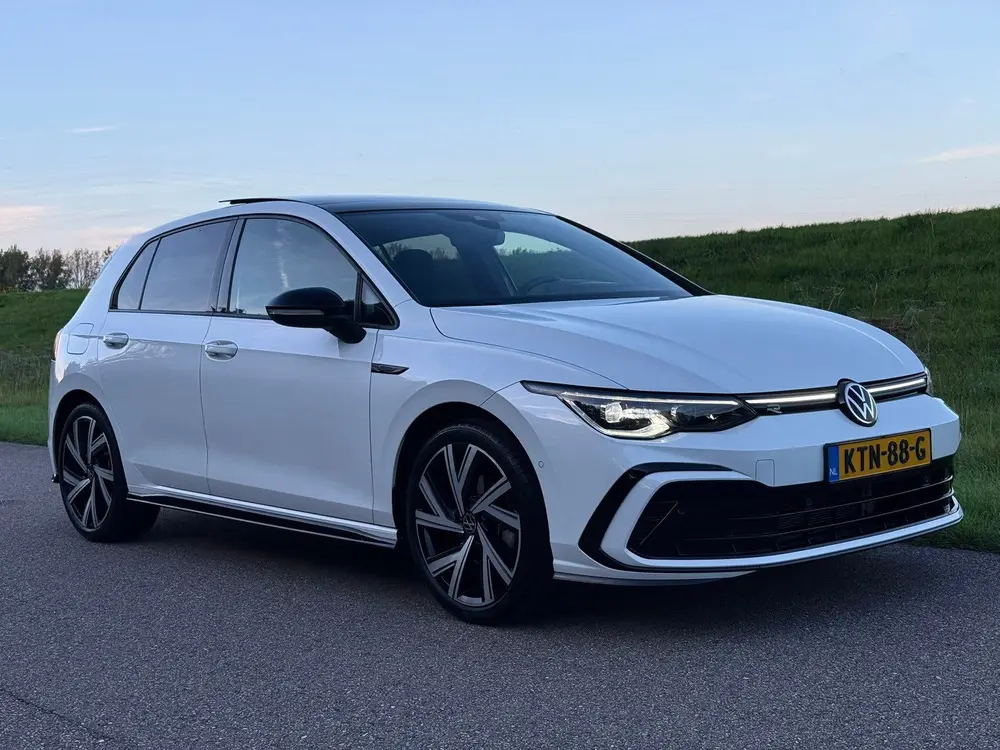 Volkswagen Golf 1.5 eTSI 3x R-Line| Pano | HuD | Matrix uit 2022, foto 3