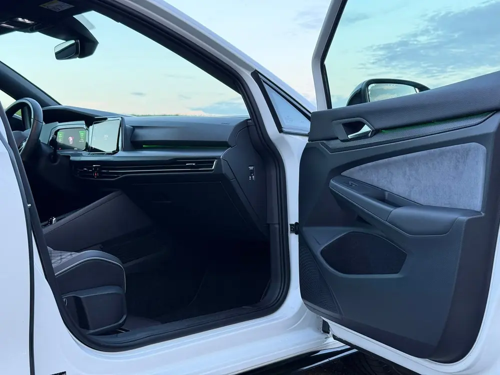 Volkswagen Golf 1.5 eTSI 3x R-Line| Pano | HuD | Matrix uit 2022, foto 6