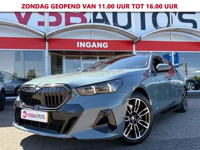 BMW 5-serie 520I AUT. M SPORTPAKKET PRO PANO-DAK LEER uit 2024