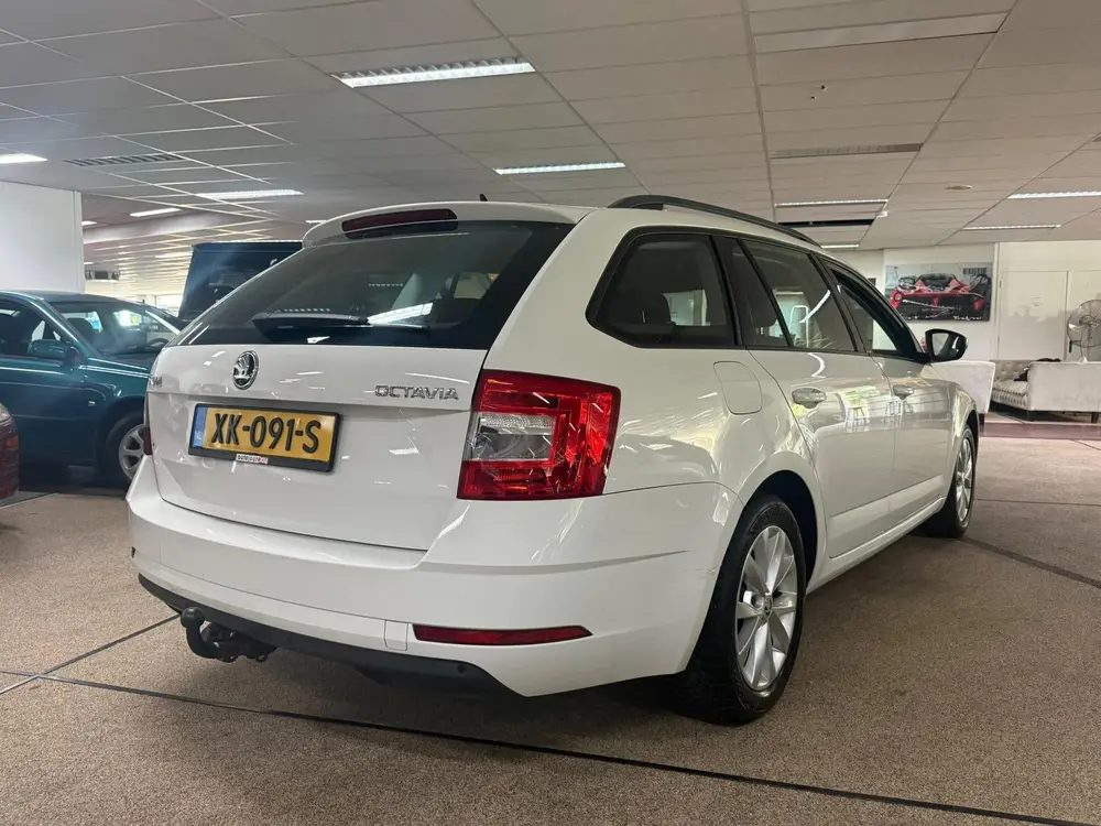 Skoda Octavia 1.5 TSI Greentech Ambition Business uit 2019, foto 3