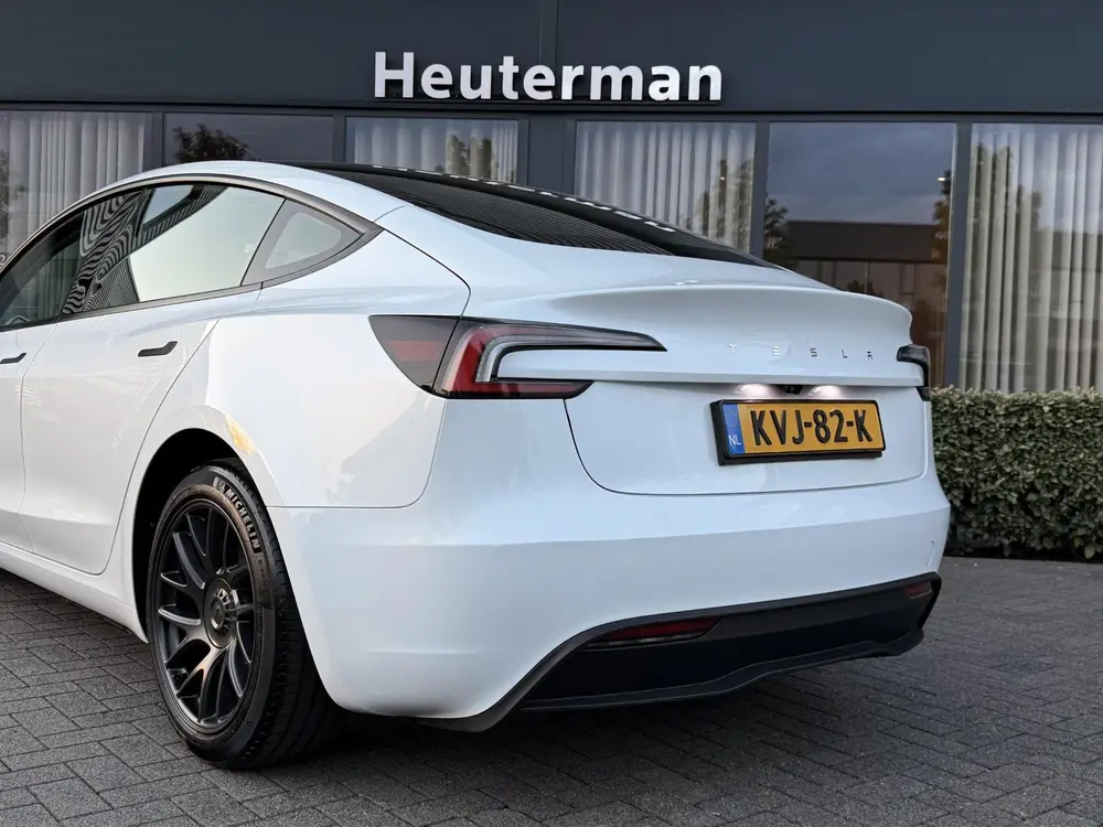 Tesla Model 3 RWD Highland uit 2025, foto 10