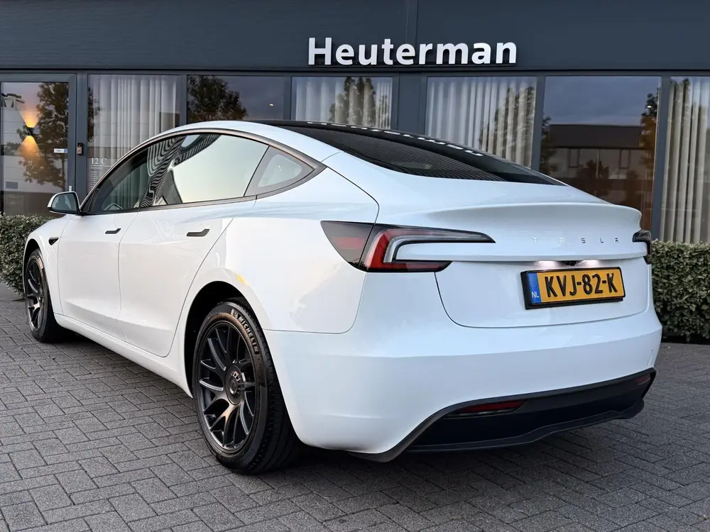 Tesla Model 3 RWD Highland uit 2025, foto 2